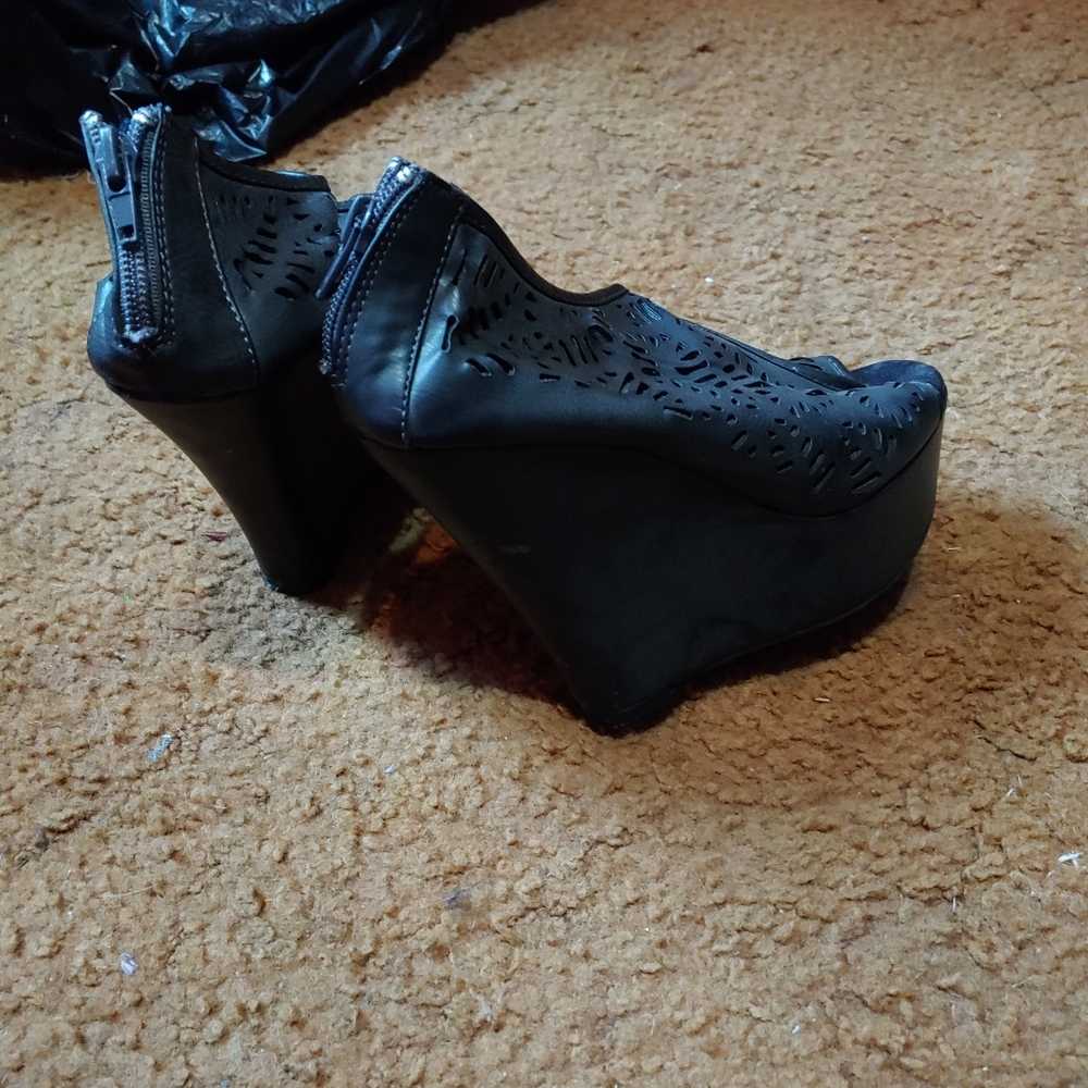 Shoes - Picture 3 of 3